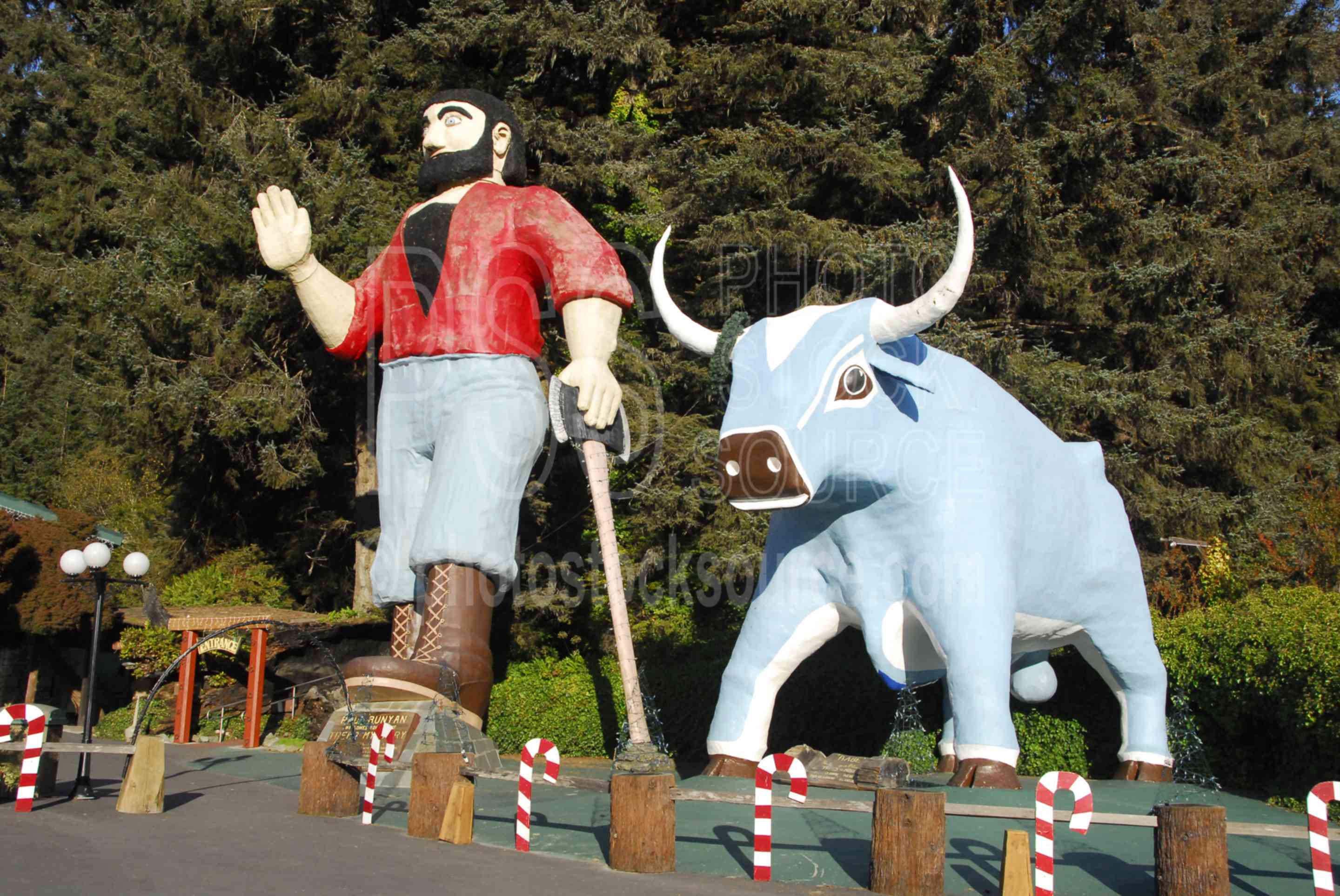Paul Bunyan and Babe,landmark,tourist trap,roadside attraction,paul bunyan,babe,babe the blue ox,statue,tourism,highway 101