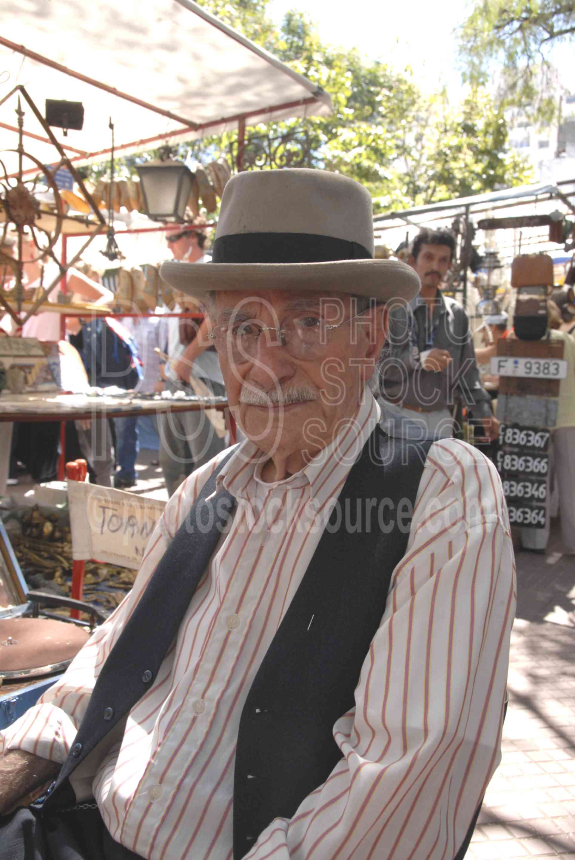 Old Man,market,man,flea market,argentina markets