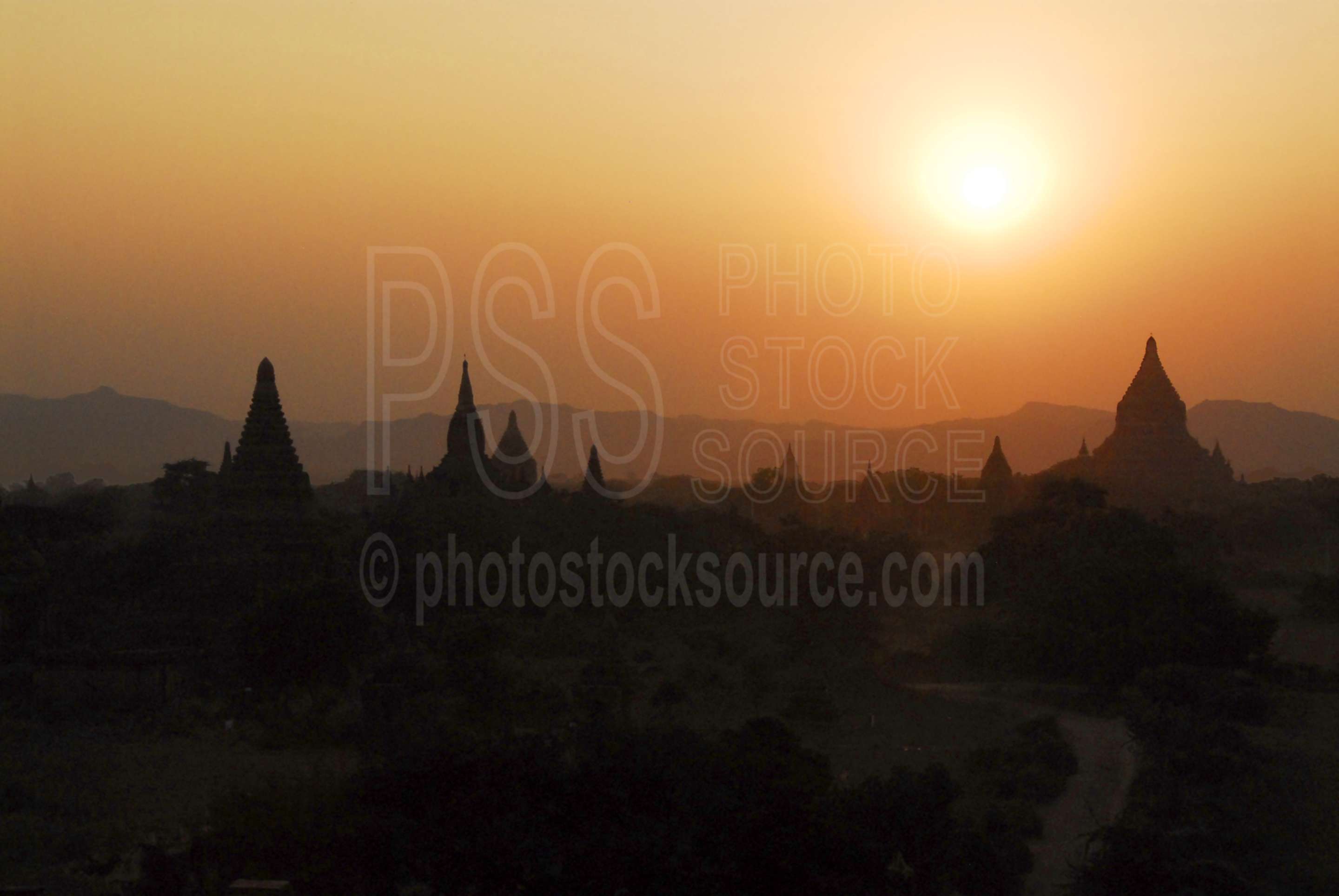 Shwe San Daw Sunset,myanmar,paya,temple,religious,buddhism,religion,stupas,pagoda,pagodas,sunset,afternoon,shwesandaw