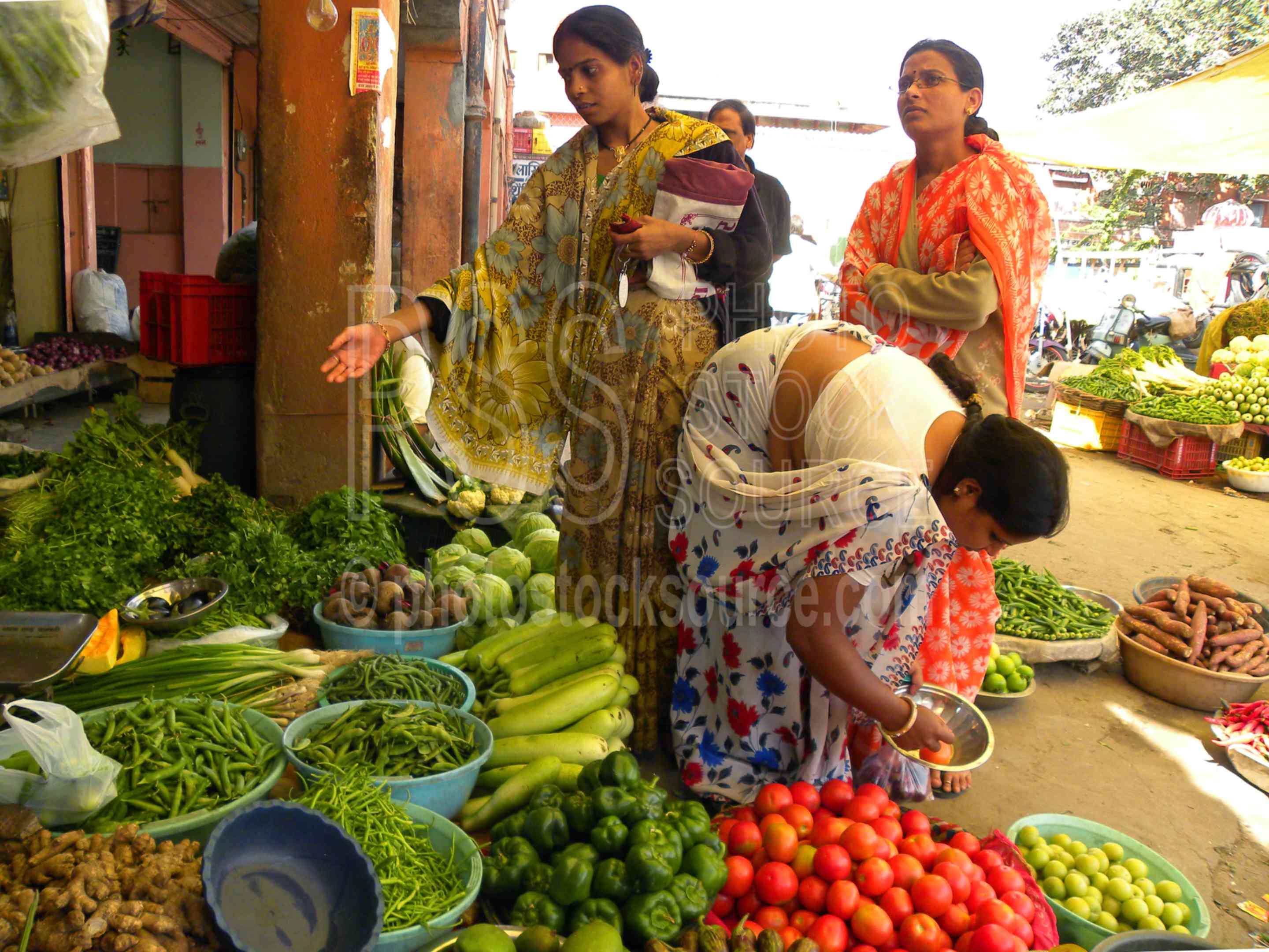 Women Buying Vegetables,tomatos,vegetables,fresh,market,women,markets