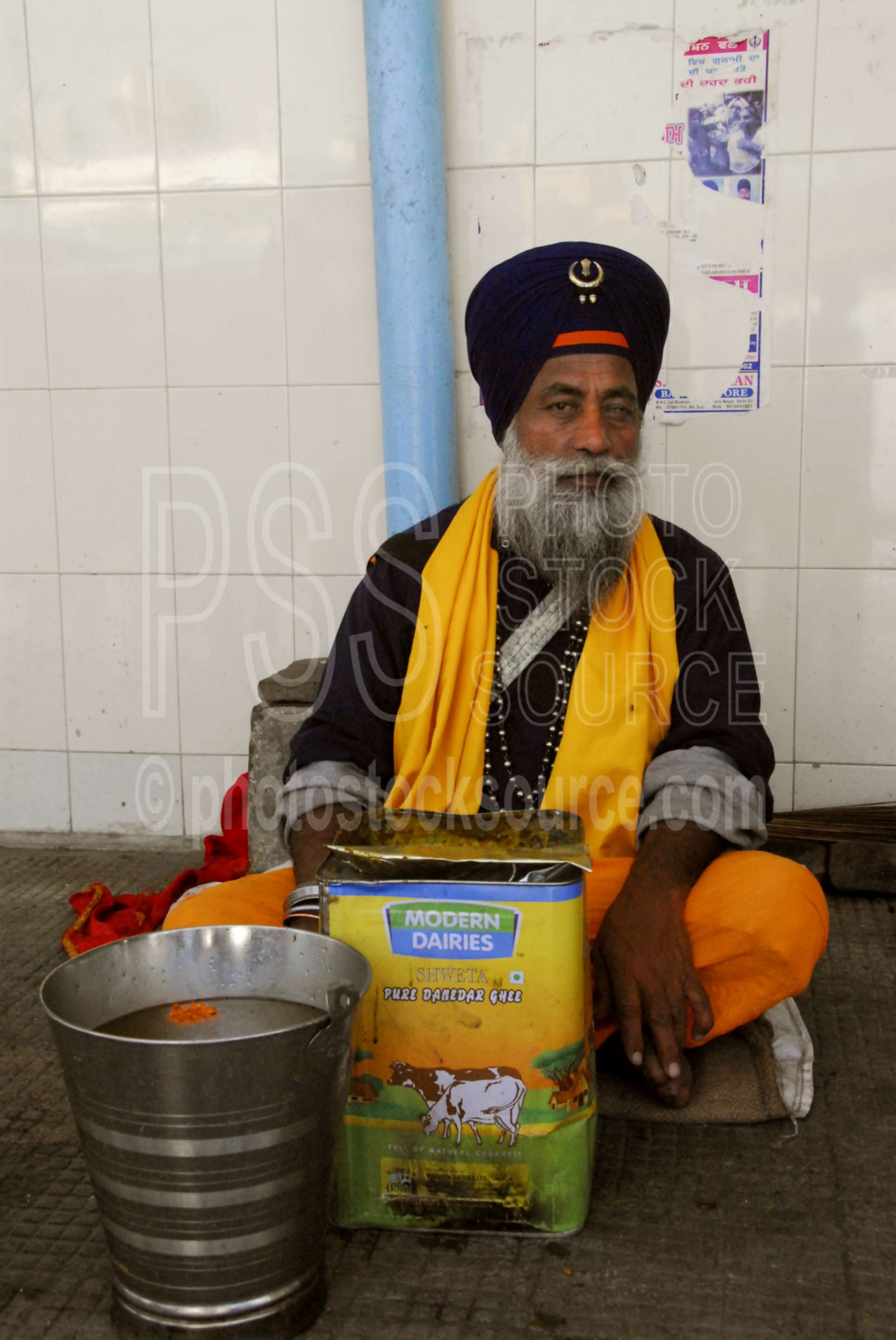 Man Washing Dishes,temple,sikh,langar,langar sewa,free lunch,lunch,vegetables,temples