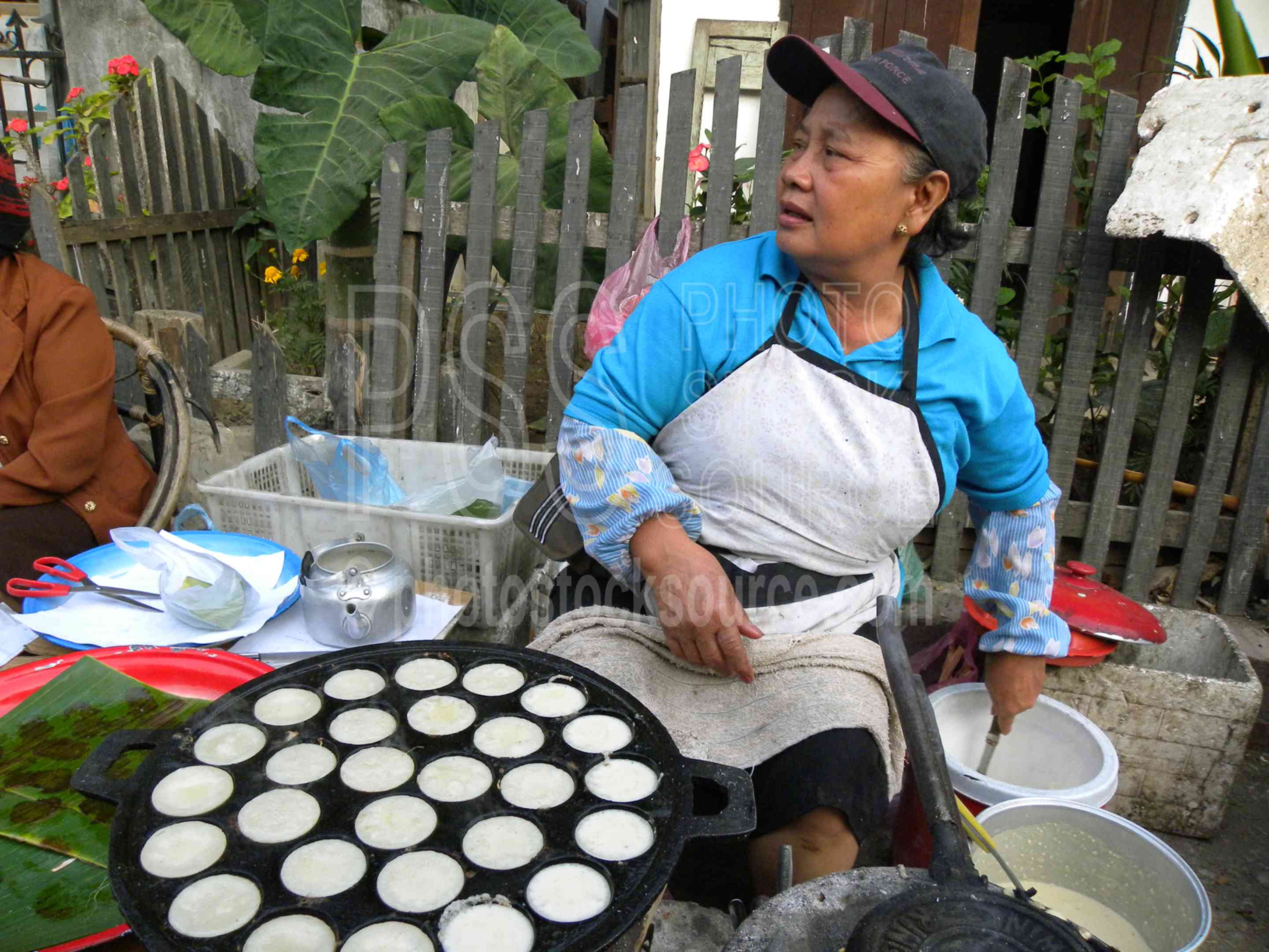 Woman Cooking Turnovers,louang prabang,market,food,morning,talat dala,produce,goods,people,woman,cooking
