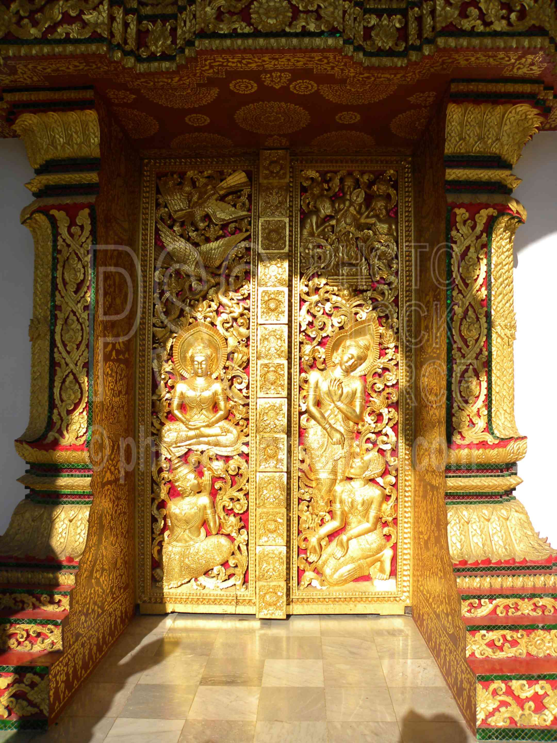 Wat Haw Pha Bang Door,temple,buddhist,buddhism,religious,wat,ho pha bang,louang prabang,alter