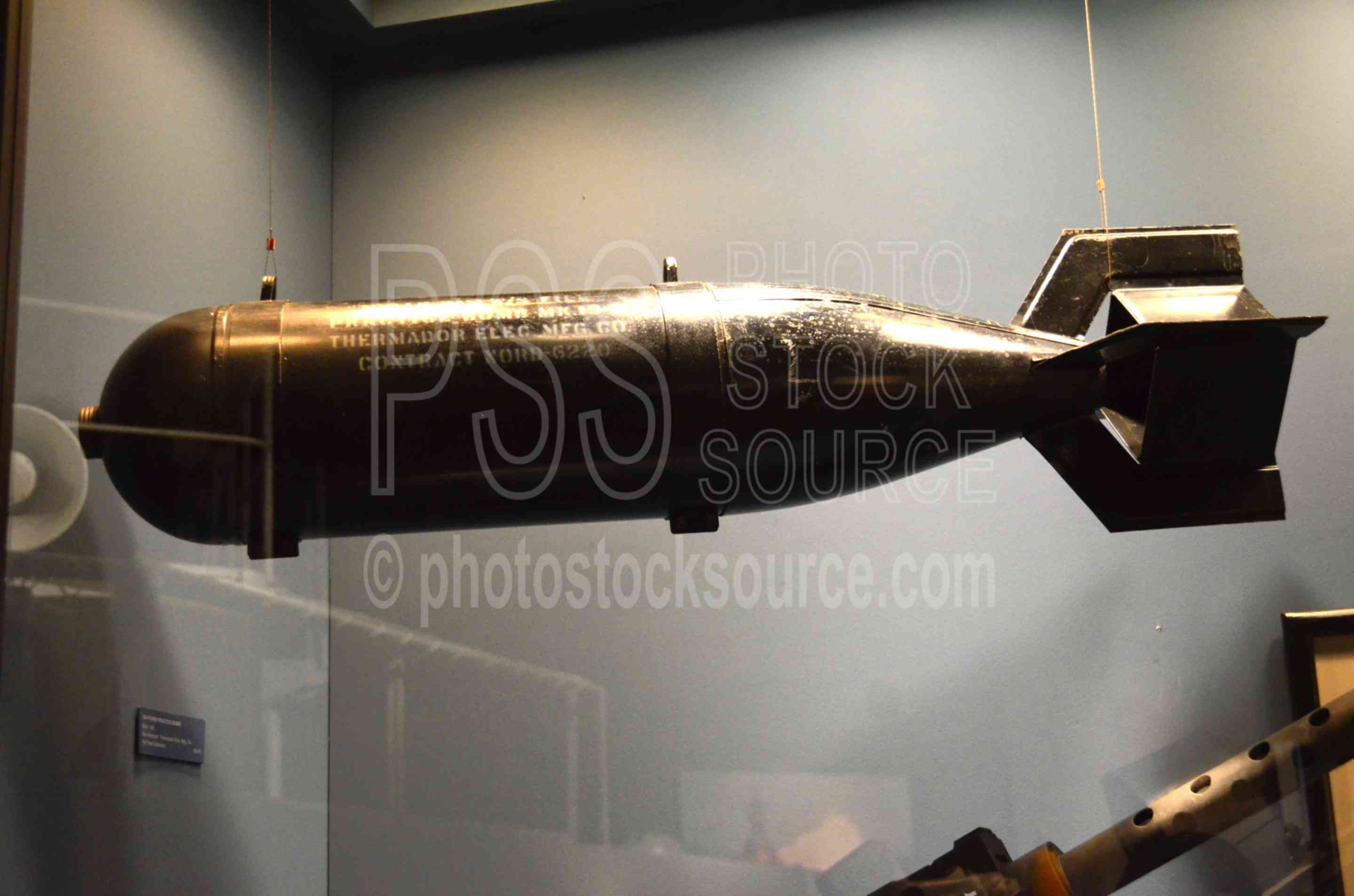 100 Pound Bomb,maritime,museum,bomb,military