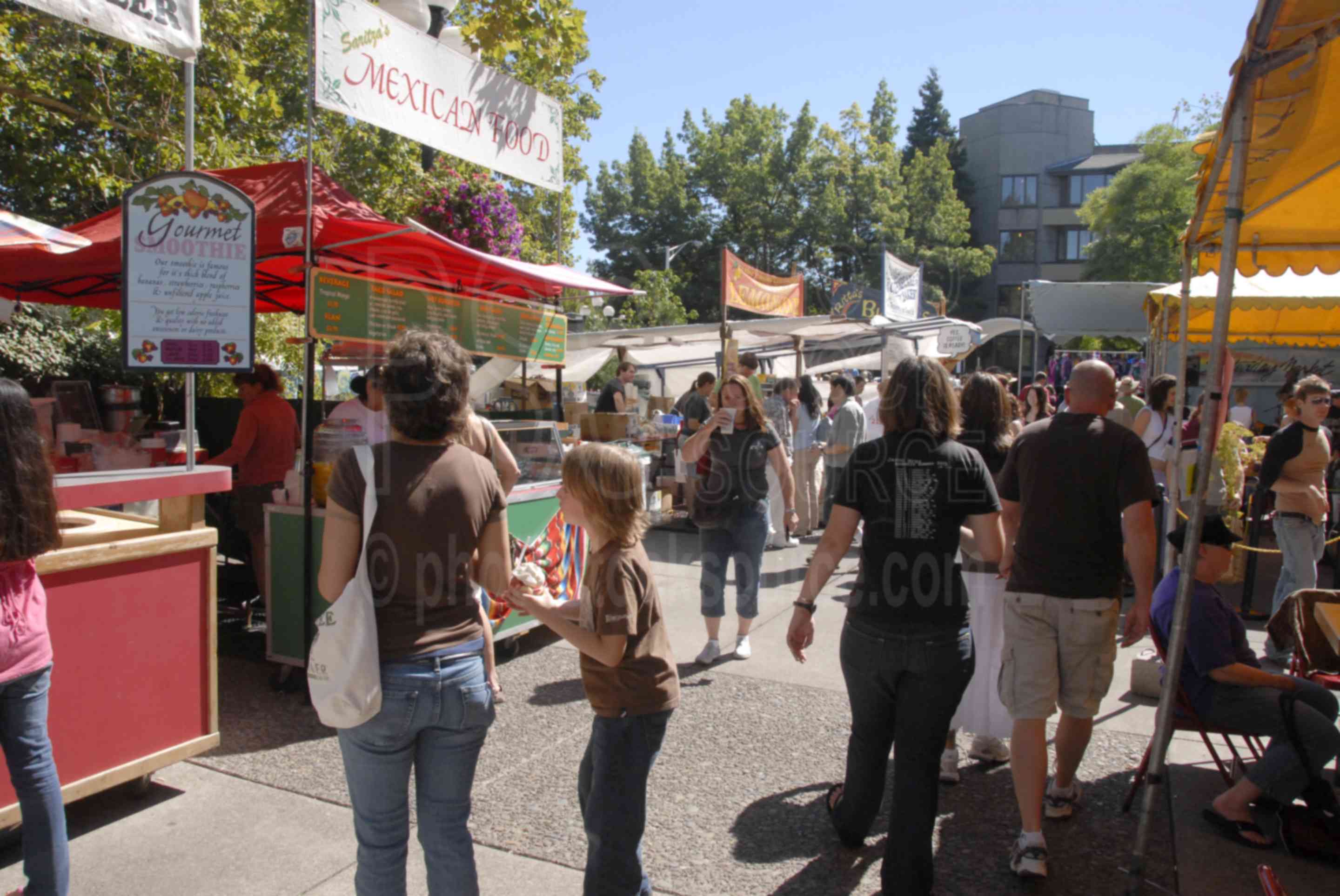 Eugene Saturday Market,people,market,vendor,vendors,selling,arts,crafts,booths,music,food,entertainment,gathering