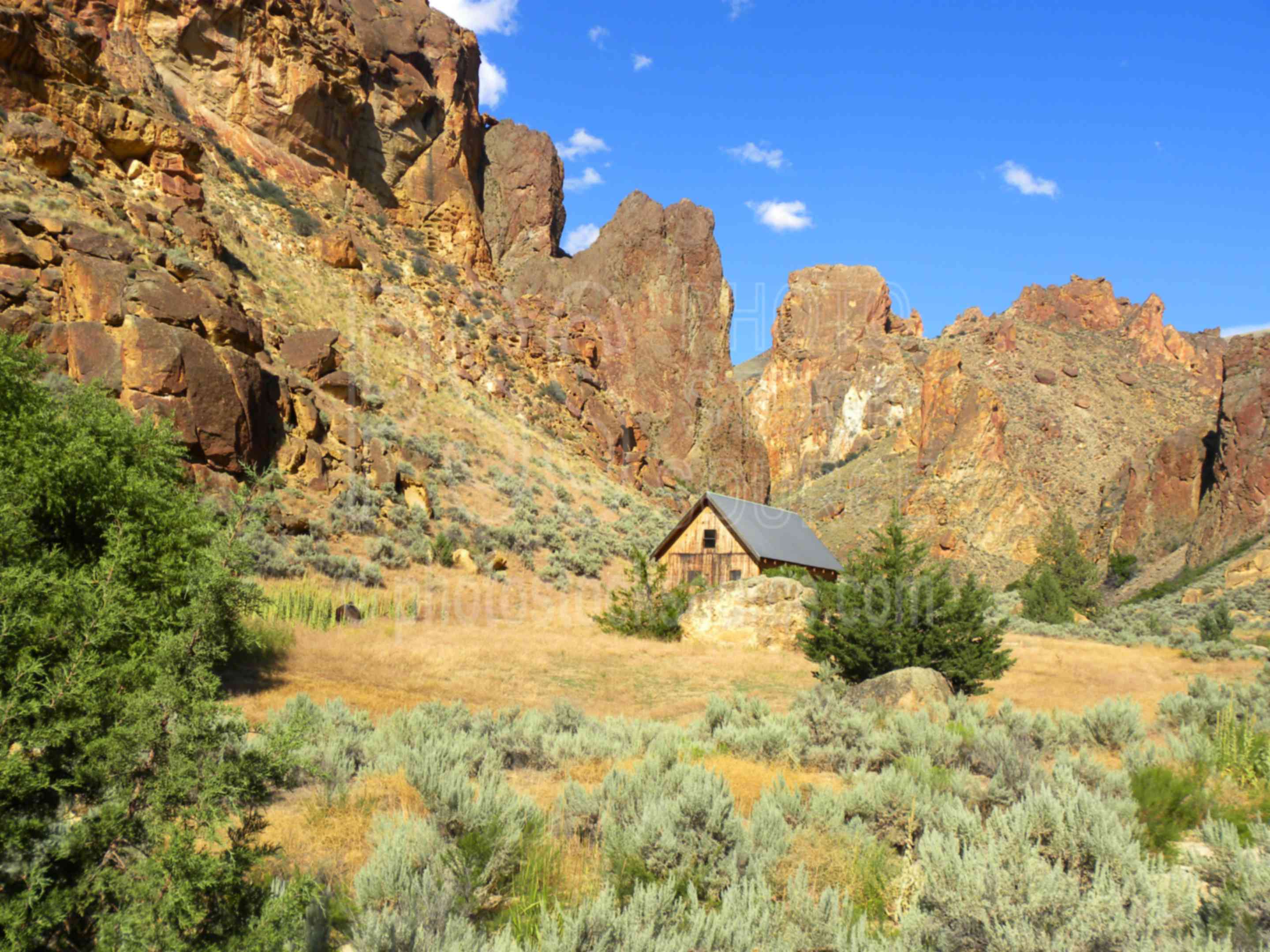 Leslie Gulch Cabin,desert,gulch,valley,gorge,rocks,formations,cabin,house,dwelling
