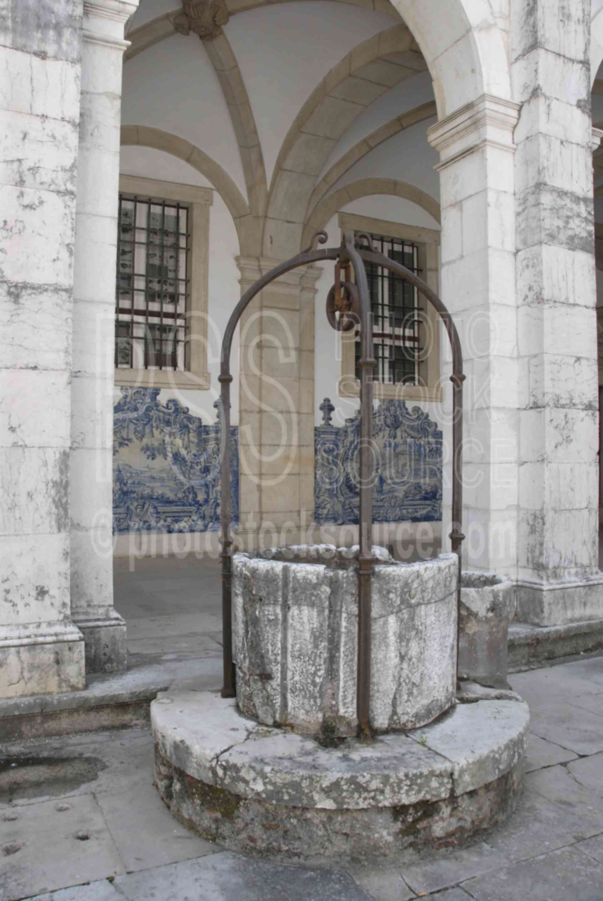 Cloister Cistern,cloister,igreja do sao vicente de fora,well,cistern,water,churches,religion