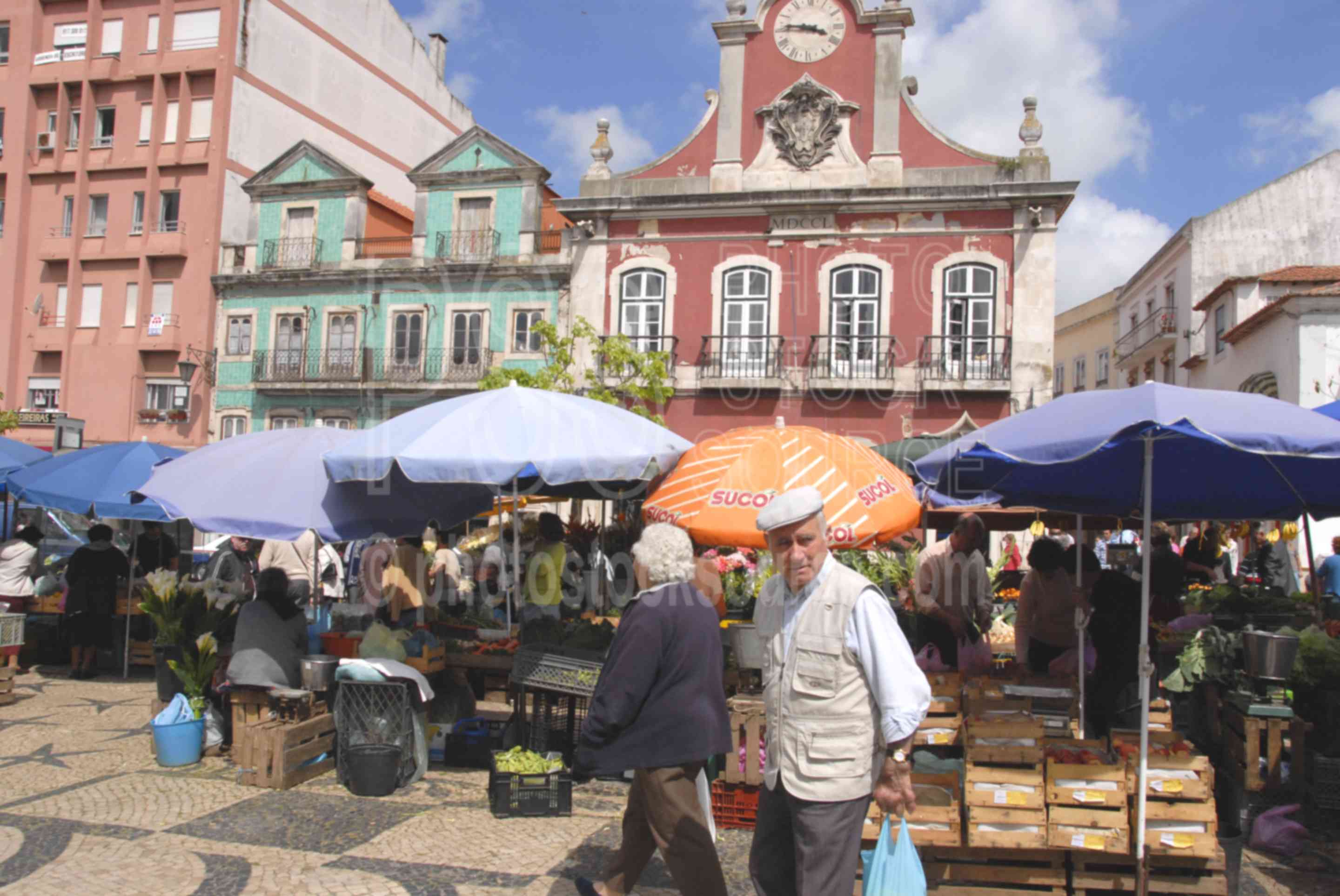 Mercado das Caldas,food,seller,vendor,fruit,people,praca da republica,markets